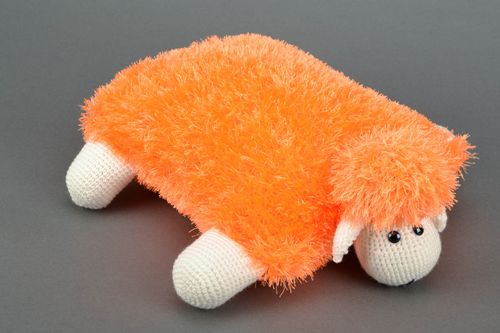 Sofakissen oder Kinder Schlafkissen Kuscheltier Schaf in Orange  - MADEheart.com