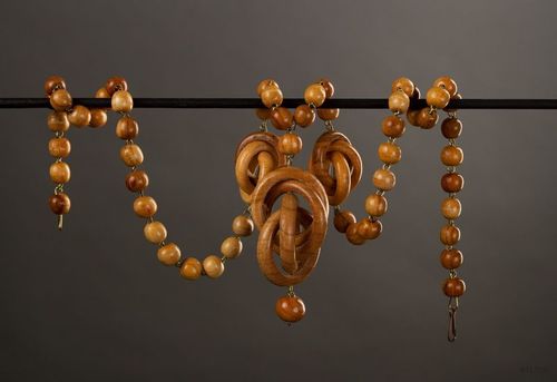 Wooden beaded necklace - MADEheart.com