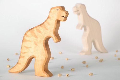 Brinquedo de madeira Dinossauro - MADEheart.com