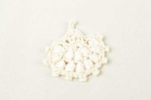 Fornitura fatta a mano fiore di cotone per spilla semilavorato da bigiotteria - MADEheart.com