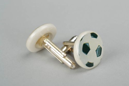 Botões de punho de argila de polímero acessórios artesanais feitos à mão Bola de futebol - MADEheart.com