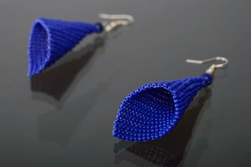 Handgemachte Ohrringe aus Glasperlen blau originell - MADEheart.com