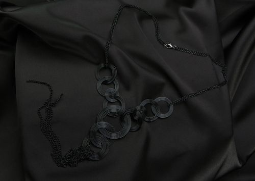Collier noir en métal fait main - MADEheart.com