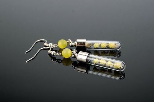 Boucles doreilles avec des capsules en verre - MADEheart.com