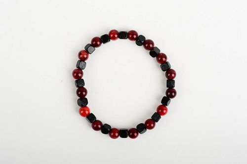 Square and ball beaded stretchy bracelet in black and red colors - MADEheart.com