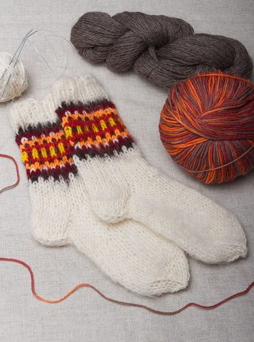 White womens warm knitted socks - MADEheart.com