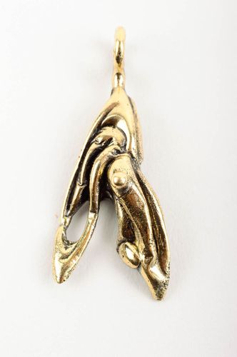 Petit pendentif en laiton insolite abstrait fait main joli cadeau pour femme - MADEheart.com