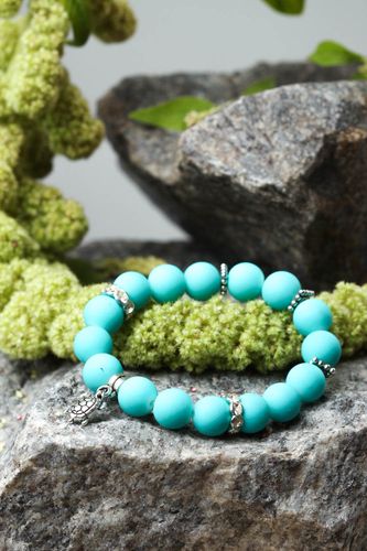 Bracelet turquoise Bijou fait main en perles céramiques avec tortue Cadeau femme - MADEheart.com