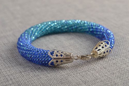 Bracciale tubolare fatto a mano braccialetto interessante azzurro blu da donna - MADEheart.com