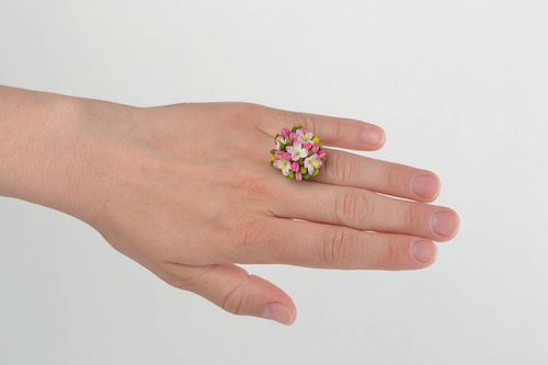 Красивое кольцо из холодного фарфора с цветами ручной работы подарок девушке - MADEheart.com