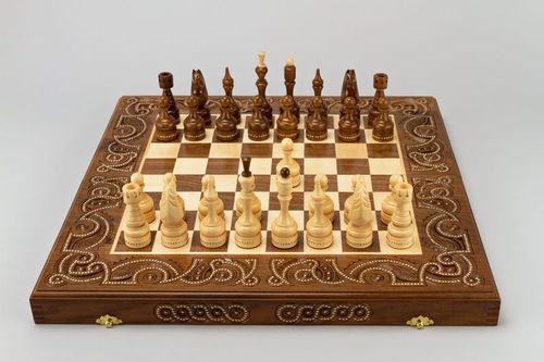 Jogo de tabuleiro de xadrez - MADEheart.com