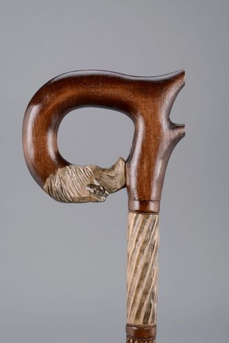 Canne dhomme sculptée à main en bois - MADEheart.com