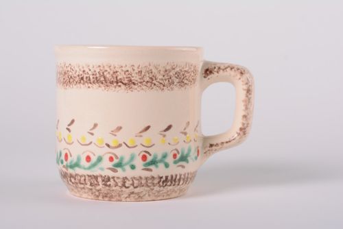 Clay glazed drinking mug with handle and plain floral pattern - MADEheart.com
