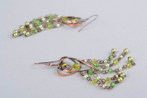Boucles doreilles en cristal avec coeurs pendentifs - MADEheart.com