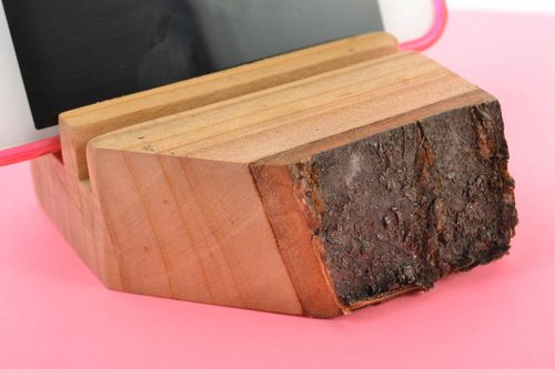 Soporte para móvil hecho a mano de madera accesorio ecológico original - MADEheart.com