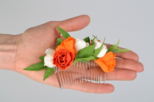 Joli peigne à cheveux en fleurs de foamiran accessoire fait main pour femme - MADEheart.com