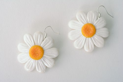Flower earrings made of polymer clay - MADEheart.com