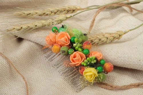 Handmade Steckkamm mit Blumen und Beeren schön Designer Haarschmuck für Frauen  - MADEheart.com