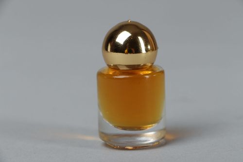Perfume com aroma oriental - MADEheart.com