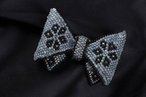 Broche en perles de rocailles faite main originale Noeud de ruban - MADEheart.com