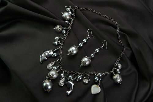 Necklace and earrings of metal color - MADEheart.com