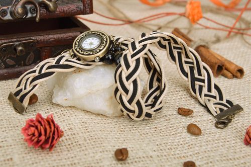 Красивые часы наручные плетеные в бежево-черном цвете ручной работы в два ряда - MADEheart.com