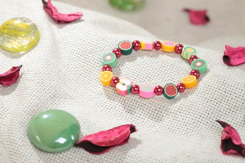 Bracelet en pâte polymère et céramique fait main original pour enfant Fruits - MADEheart.com