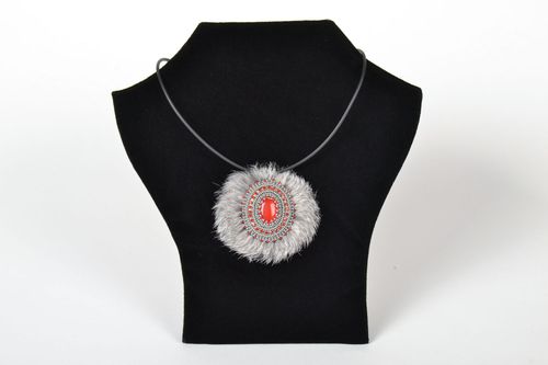 Beaded necklace with fur - MADEheart.com
