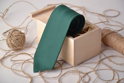 Cravatta dautore fatta a mano accessorio originale verde di stoffa da uomo - MADEheart.com