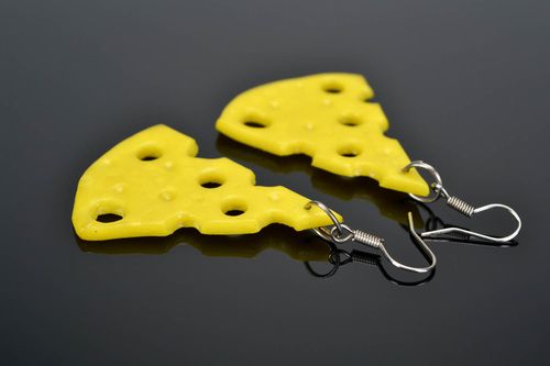 Brincos compridos de argila de polímero feitos à mão acessórios de mulher artesanais Queijo - MADEheart.com