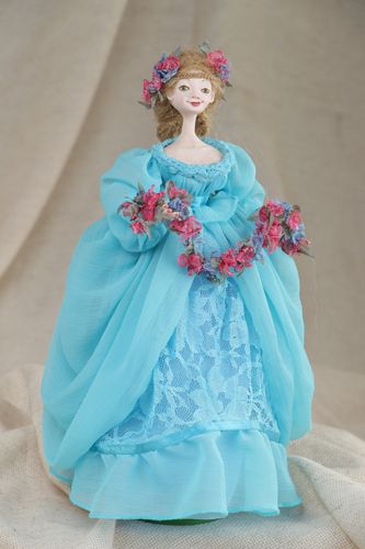 Handmade Kollektion Puppe aus Paperclay Prinzessin in Blau im Stil des Mittelalters - MADEheart.com