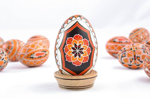 Womens handmade painted egg for a gift - MADEheart.com