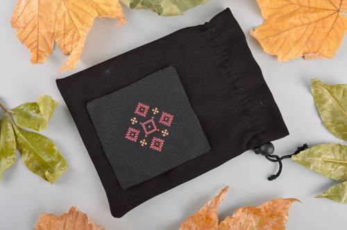 Женский кошелек мешочек для монет ручной работы черный кошелек из ткани вышитый - MADEheart.com
