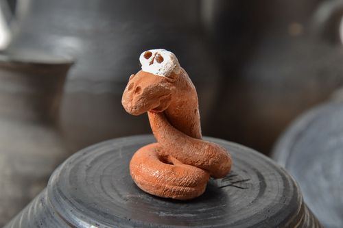 Statuetta serpente in argilla fatta a mano figurina decorativa in ceramica  - MADEheart.com