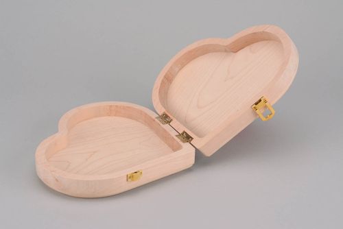 Wooden heart-shaped blank box with lock - MADEheart.com