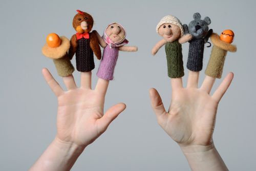 Handmade Finger Theater Set zum Märchen Das Hühnchen Rjaba aus 4 Figuren aus Wolle und 2 Eier - MADEheart.com