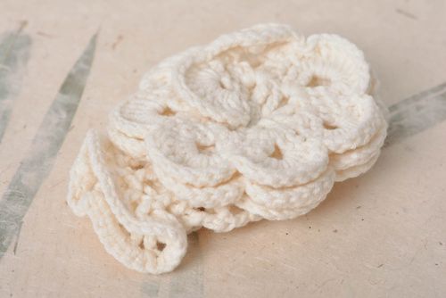 Éponge de bain en coton tricotée au crochet faite main en forme de fleur blanche - MADEheart.com