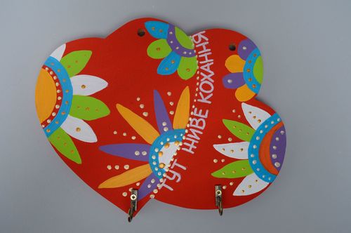 Bright wooden wall key hanger Hearts - MADEheart.com