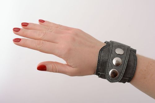 Gray bracelet with studs - MADEheart.com