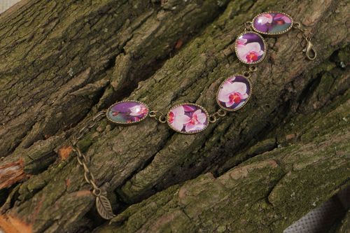 Bracelet en résine pour bijoux fait main design original perles plates violettes - MADEheart.com