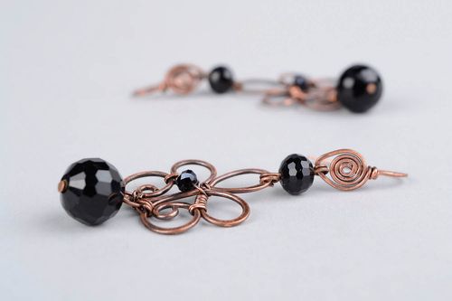Ohrringe mit tschechischem Kristall in Technik wire wrap - MADEheart.com