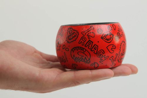 Pulsera de madera hecha a mano regalo original brazalete artesanal color rojo - MADEheart.com