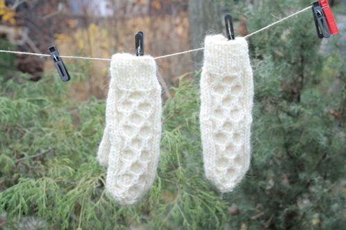 Mitenes brancas lã natural feitas à mão  - MADEheart.com