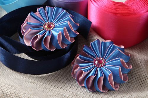 Componentes de bisutería hechos a mano regalo original flores de cintas azules - MADEheart.com
