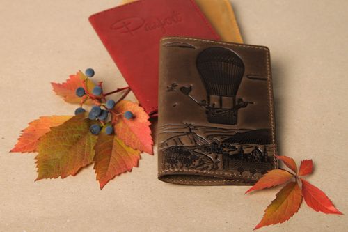 Stylish handmade passport cover leather passport cover fashion tips gift ideas - MADEheart.com