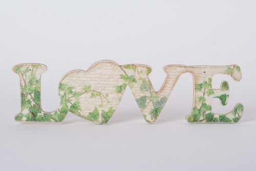 Handmade Holz Schlüsselbrett Decoupage in Form vom Schriftzug Love Wand Dekor - MADEheart.com
