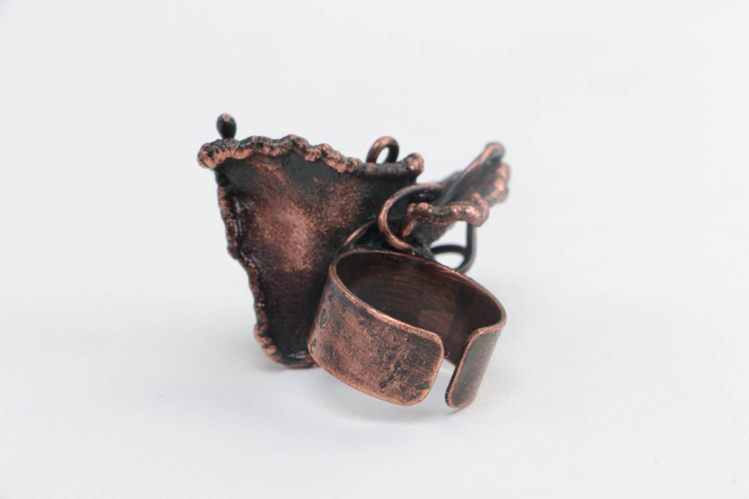 Handgemachter Kupfer Ring mit Naturstein Lapislazuli in Form vom Efeu Blatt foto 3