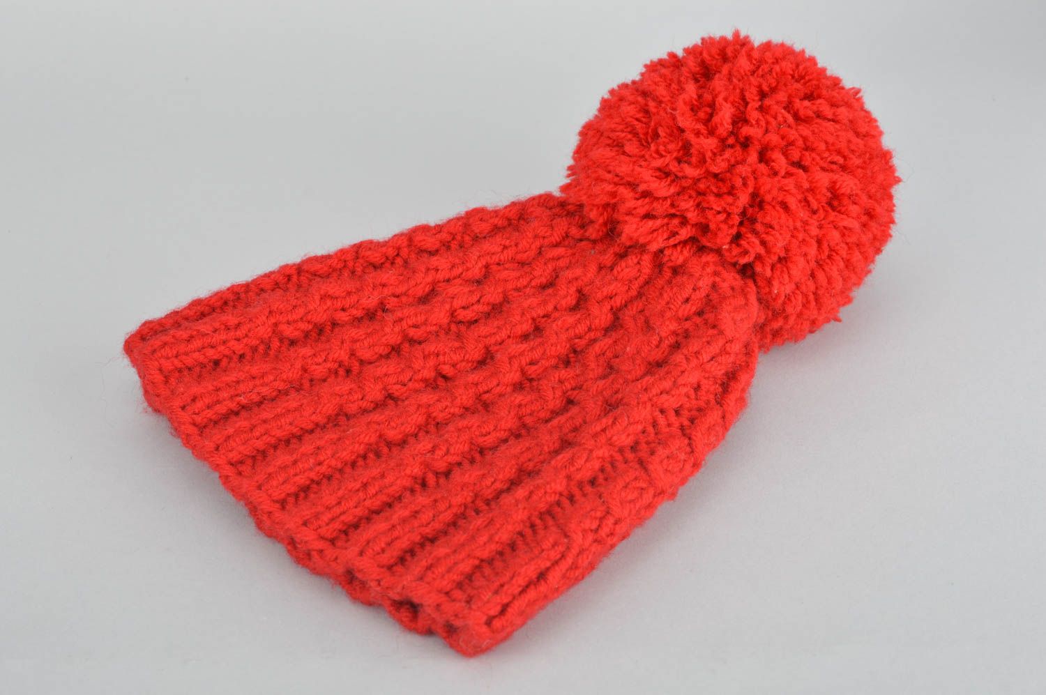 Bonnet rouge fait main Bonnet tricot avec pompon original Vêtement enfant photo 2