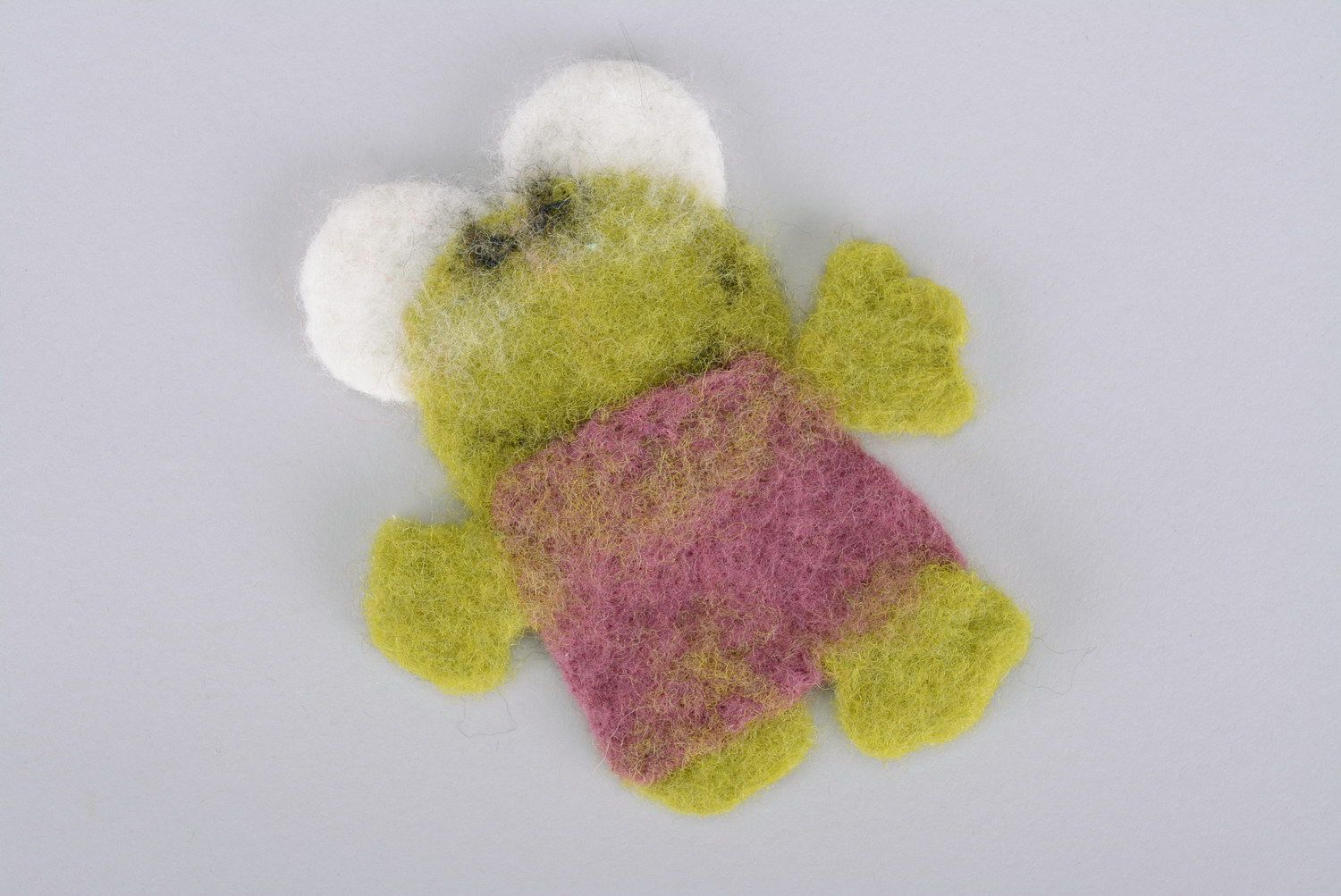 Children's wool brooch Frog photo 3