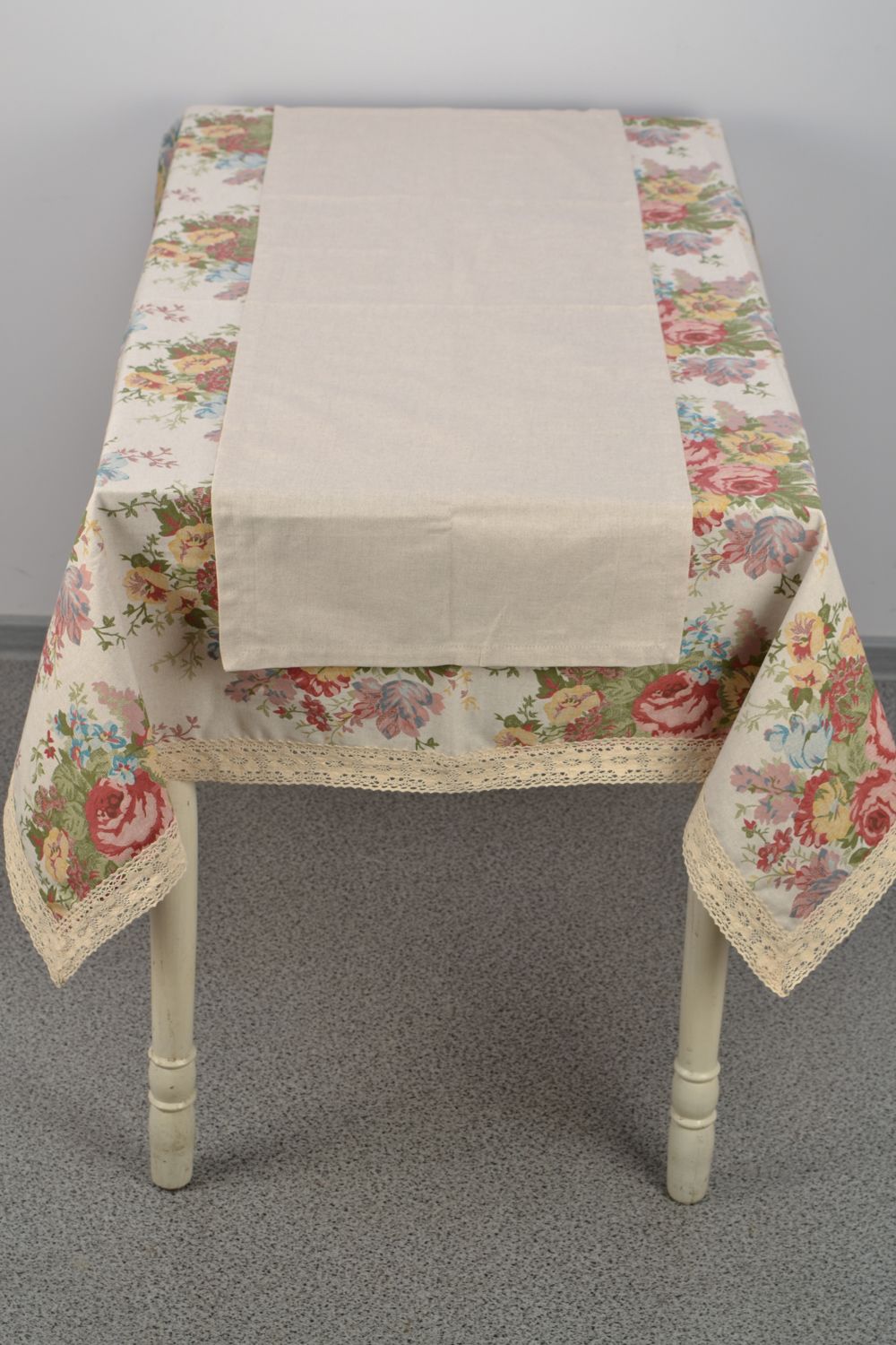 Handmade tablecloth made of cotton and polyamide with floral print and lace photo 2